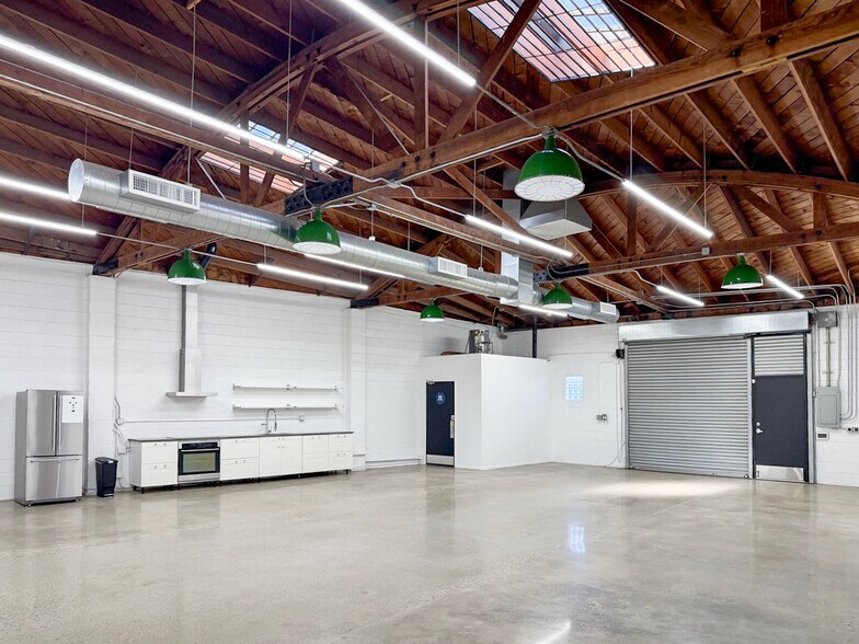 More Photos Of 6819 West Blvd, Inglewood Loft Creative Space For Lease