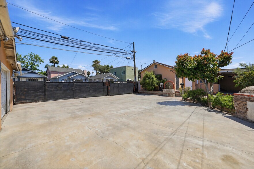 More Photos Of 932 E 23rd St, Long Beach Multifamily For Sale