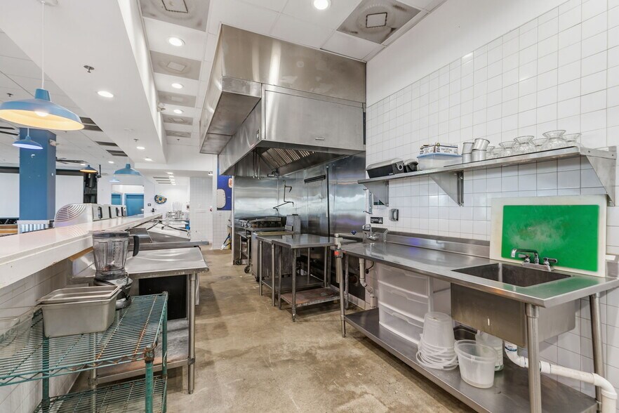 More Photos Of 3302 Shaver St, Pasadena Restaurant For Lease