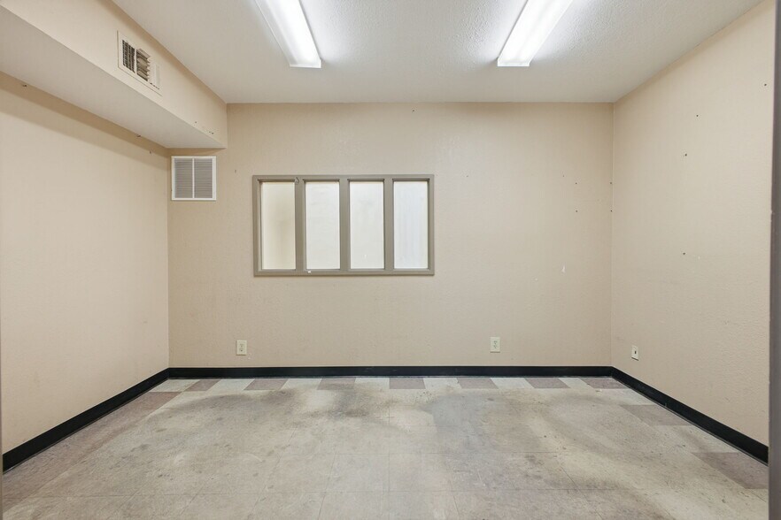More Photos Of 2110 Mannix Dr, San Antonio Light Distribution For Lease