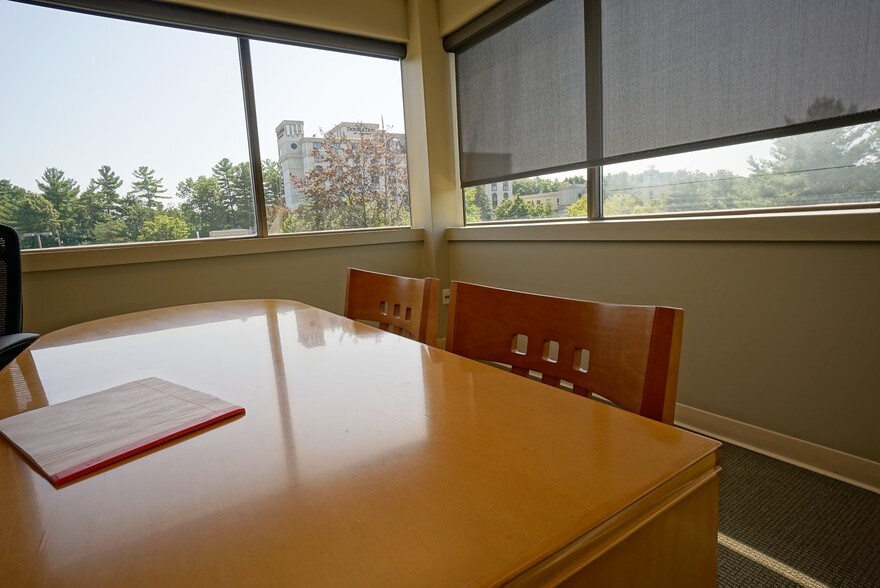 More Photos Of 6 Trafalgar Sq, Nashua Office For Lease