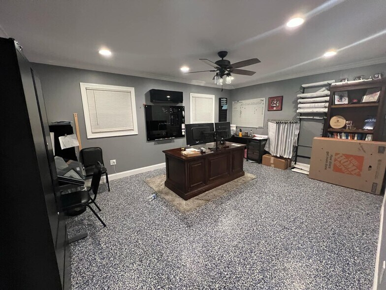 More Photos Of 1828 Braly Ln, Pulaski Light Distribution For Sale