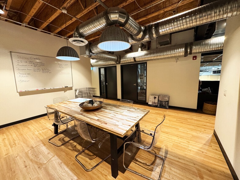 More Photos Of 333 28th St NE, Calgary Warehouse For Sale