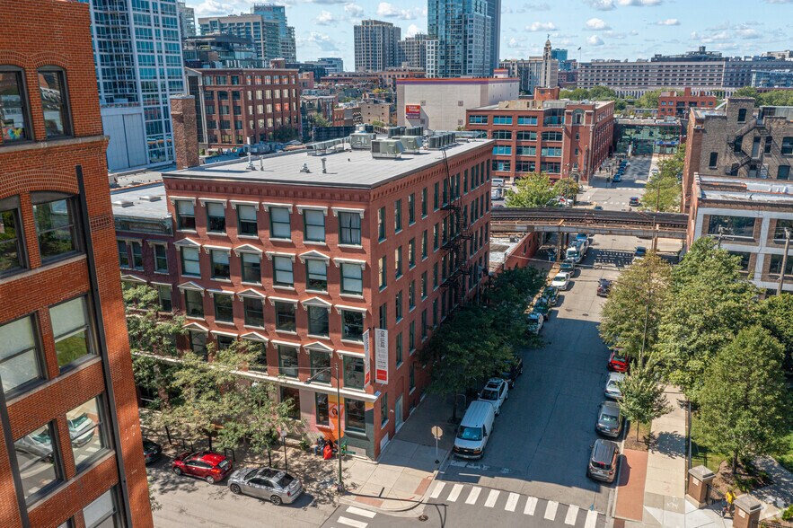 More Photos Of 303 W Institute Pl, Chicago Medical For Lease