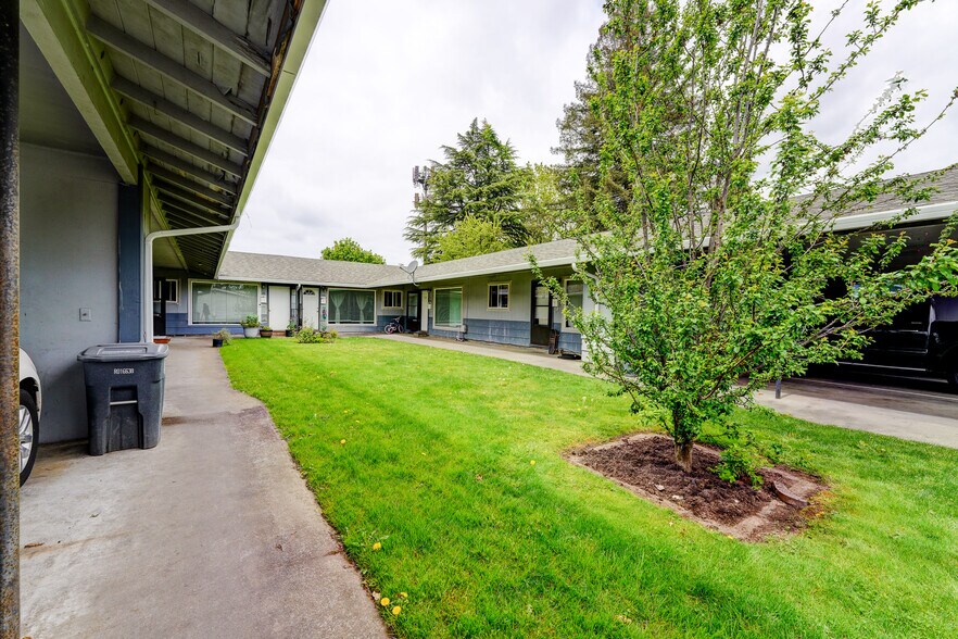 More Photos Of 1049 SE Walnut St, Hillsboro Apartments For Sale