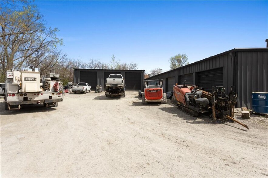 More Photos Of 3709 Pickett Rd, Saint Joseph Auto Repair For Sale