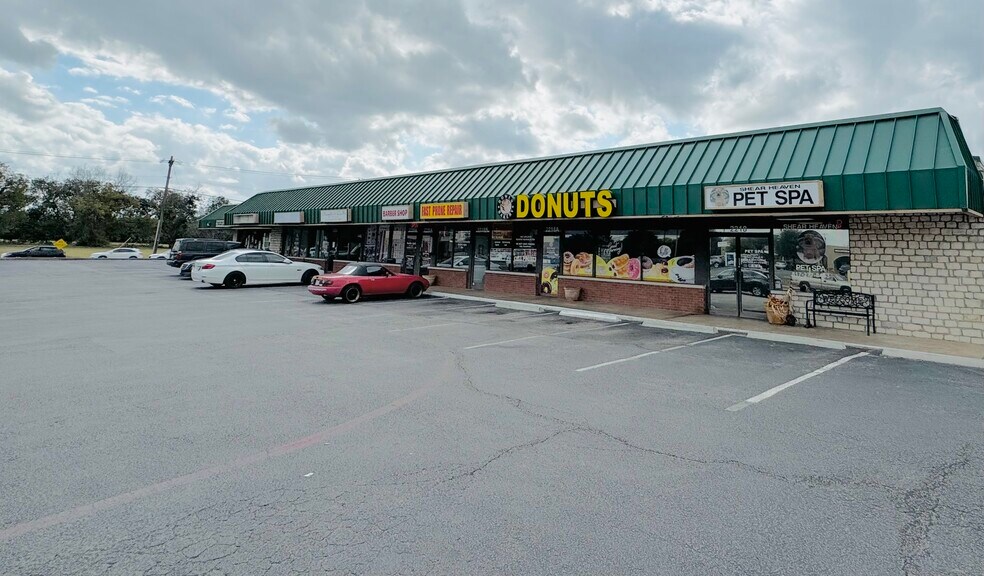 More Photos Of 2218-2222 S Bowen Rd, Arlington Unknown For Lease