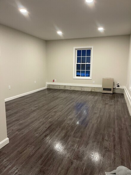 More Photos Of 20 Riverland Rd, Canterbury Flex For Lease