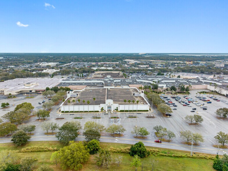 More Photos Of 3520 US Highway 98 N, Lakeland Department Store For Lease