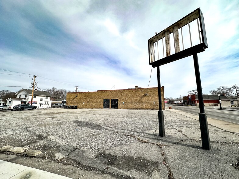 More Photos Of 1205 E State Blvd, Fort Wayne Flex For Sale