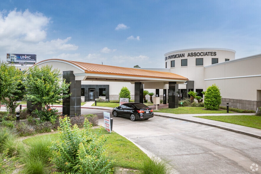 More Photos Of 837 Cypress Creek Pkwy, Houston Hospital For Sale