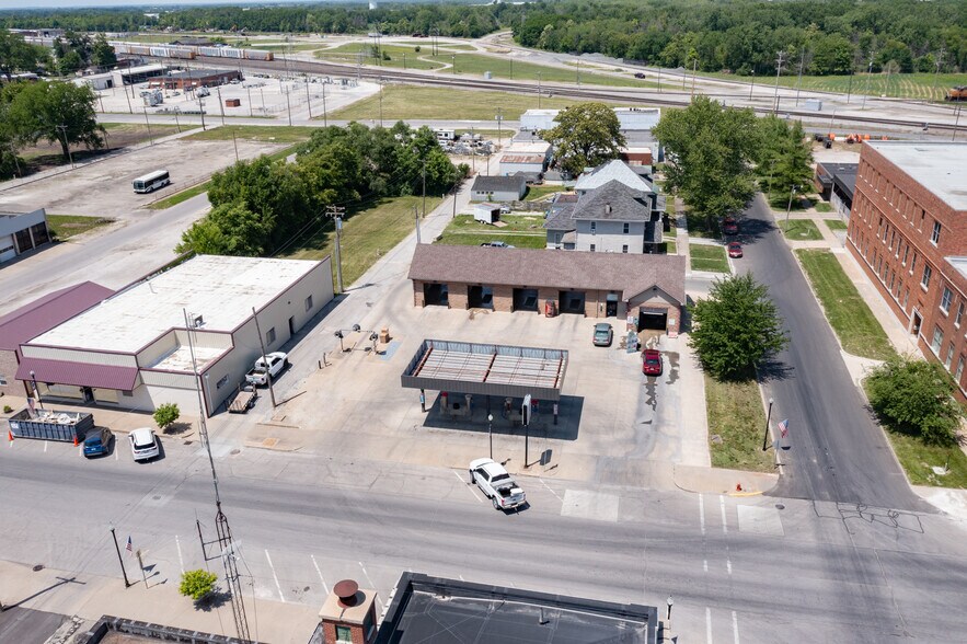 More Photos Of 301 W Coates St, Moberly Specialty For Sale
