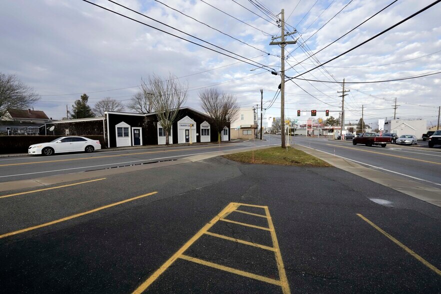 More Photos Of 597 Dartmouth St, Dartmouth Office For Sale