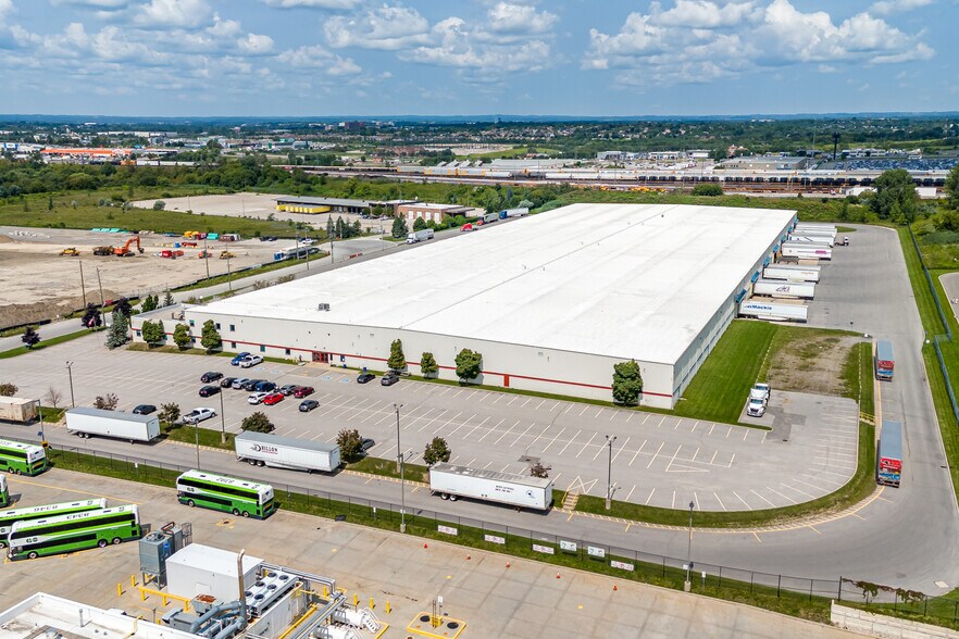 More Photos Of 999 Boundary Rd, Oshawa Warehouse For Lease