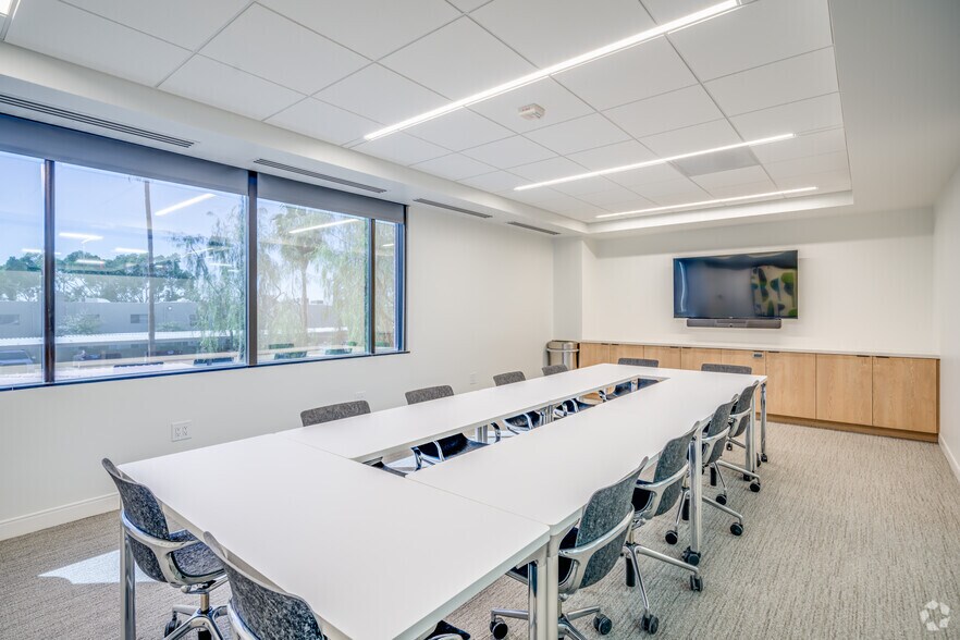 More Photos Of 7250 N 16th St, Phoenix Office For Sale