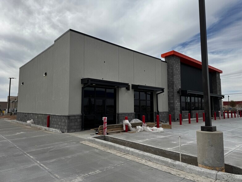 More Photos Of 14500 Pebble Hills blvd, El Paso Storefront For Lease
