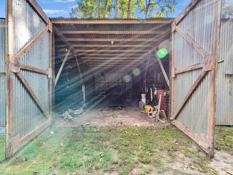 More Photos Of 280 Broken Arrow Marina, Livingston Hotel For Sale