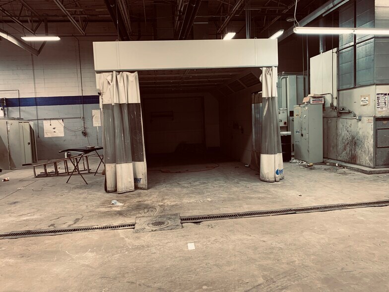 More Photos Of 4440 Salem Ave, Dayton Auto Repair For Sale