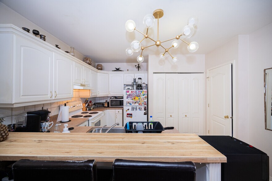 More Photos Of 6982-6984 Saint-Hubert Rue, Montréal Storefront Retail Residential For Sale