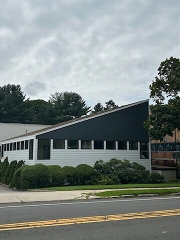 More Photos Of 152 E Main St, Huntington Medical For Lease