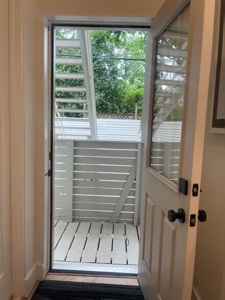 More Photos Of 709 D St SE, Washington Storefront For Lease