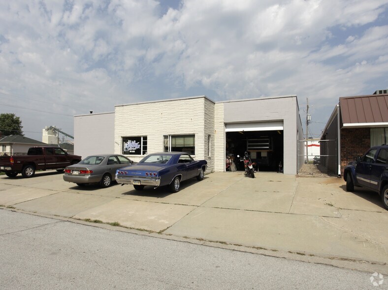 More Photos Of 4859 S 136th St, Omaha Auto Repair For Lease
