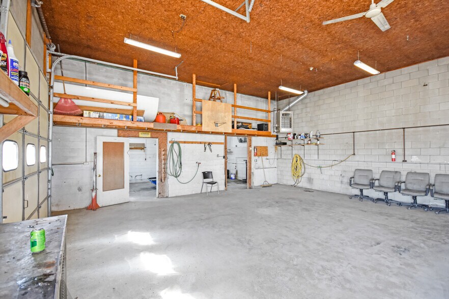 More Photos Of 100 W Falcon Hwy, Flanagan Flex For Sale