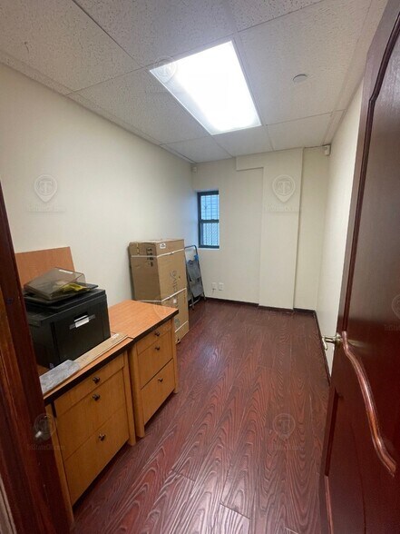 More Photos Of 251 E 5th St, Brooklyn Office Residential For Lease