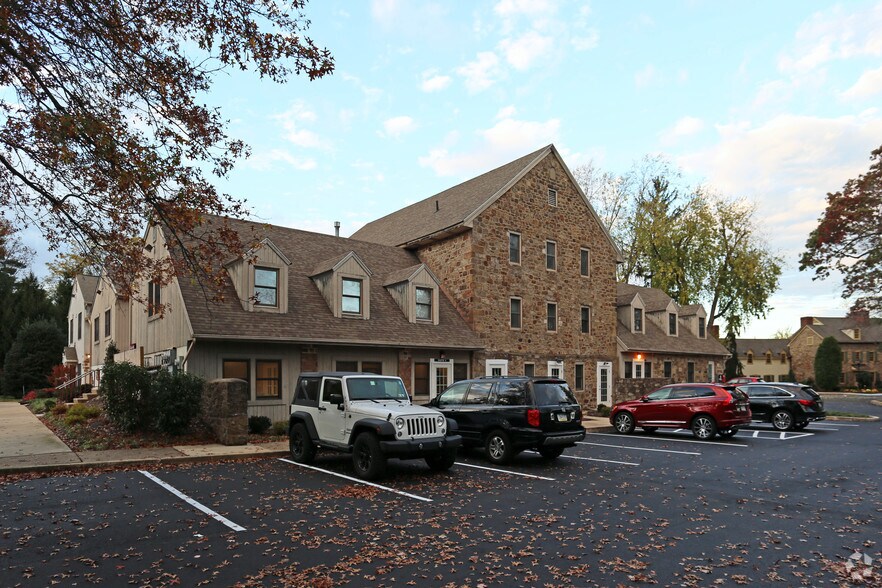 More Photos Of 2 Village Rd, Horsham Township Office For Lease
