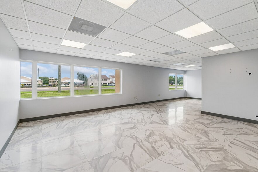 More Photos Of 13940 N Dale Mabry, Tampa Office For Sale