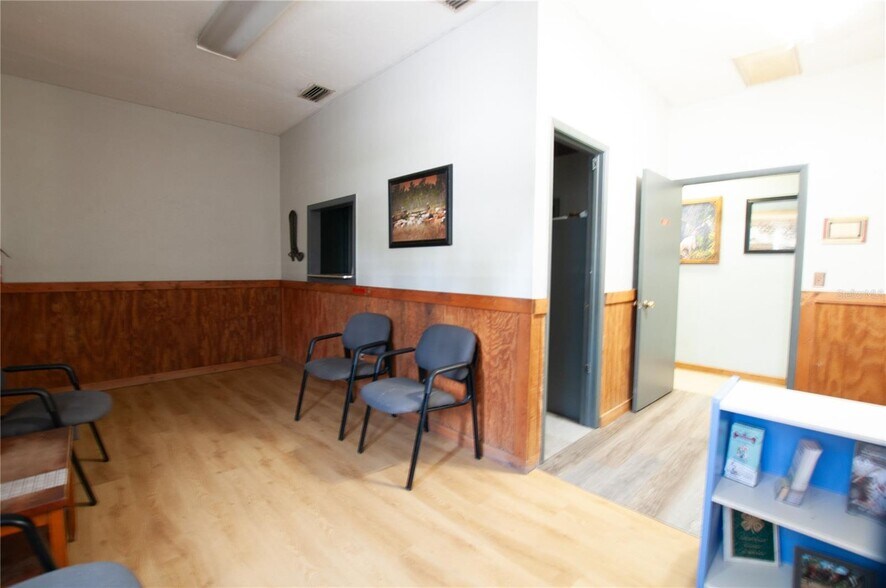 More Photos Of 2865 SE Highway 31, Arcadia Office For Sale