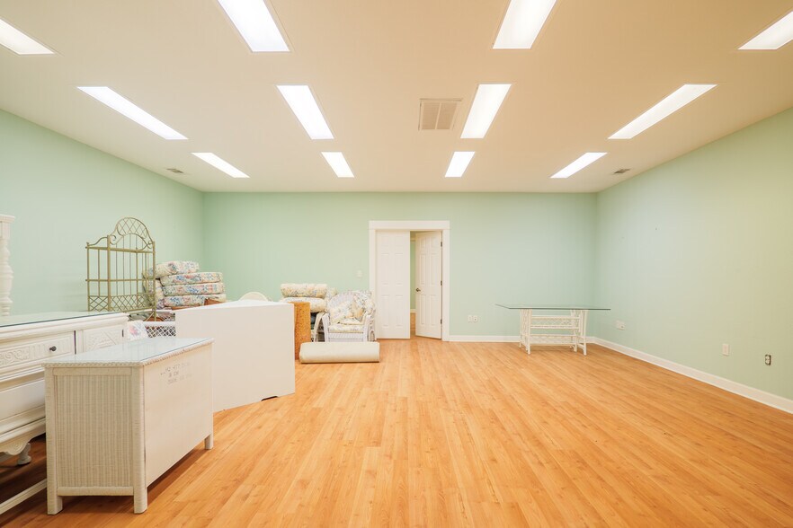 More Photos Of 450 W Highway 64, Lakeland Warehouse For Lease