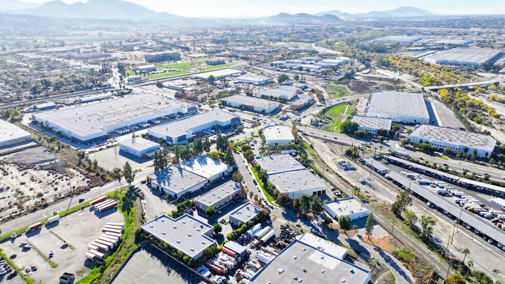 More Photos Of 1331 Riverview Dr, San Bernardino Service For Lease