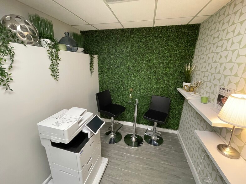 More Photos Of 501 Golden Isles Dr, Hallandale Beach Office For Lease