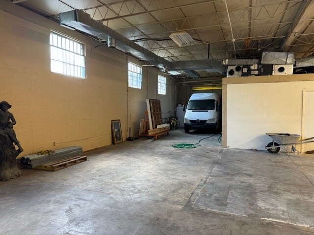 More Photos Of 333-337 Carswell Ave, Daytona Beach Warehouse For Lease
