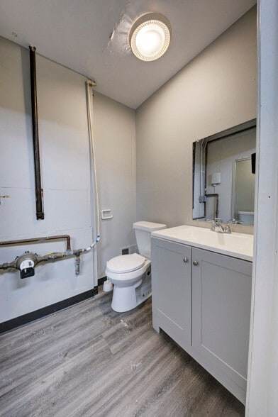 More Photos Of 36050 Goddard Rd, Romulus Auto Repair For Sale