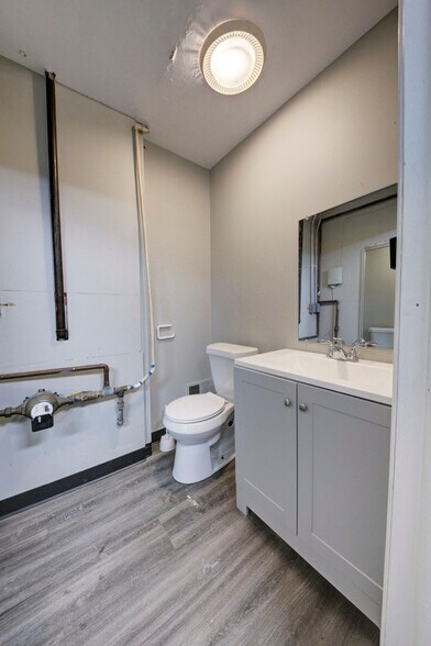 More Photos Of 36050 Goddard Rd, Romulus Auto Repair For Sale