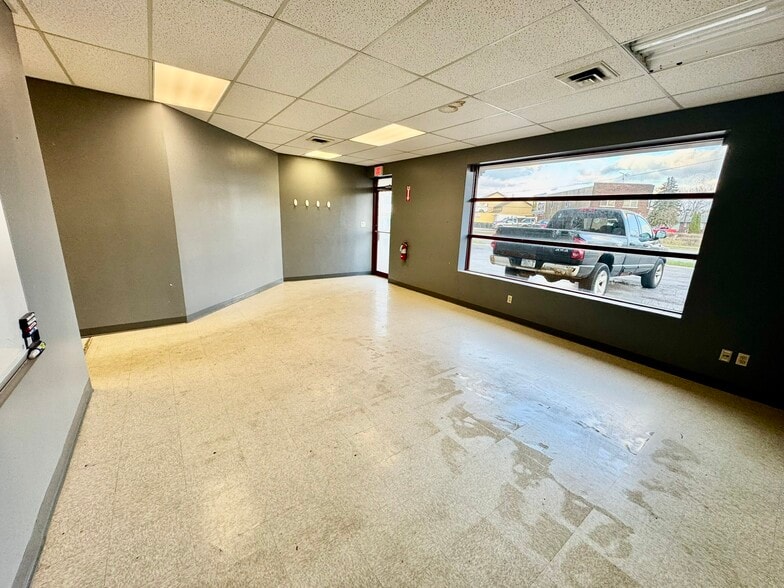 More Photos Of 642 Sheridan Dr, Tonawanda Freestanding For Lease