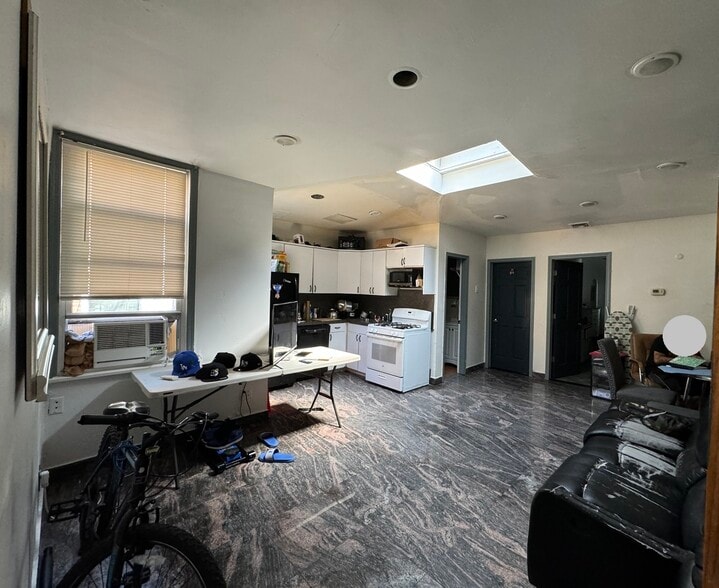 More Photos Of 13204 Jamaica Ave, Richmond Hill Storefront Retail Residential For Sale