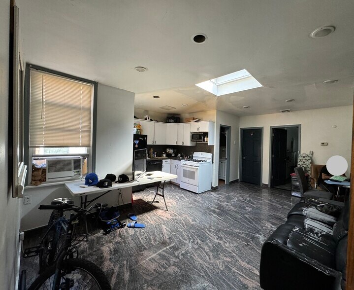 More Photos Of 13204 Jamaica Ave, Richmond Hill Storefront Retail Residential For Sale
