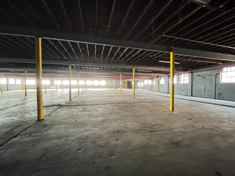 More Photos Of 285 W Trigg Ave, Memphis Manufacturing For Lease