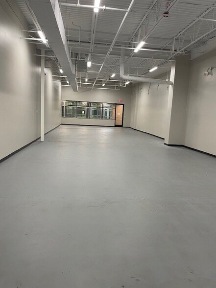 More Photos Of 22001 Northpark Dr, Kingwood Light Manufacturing For Lease