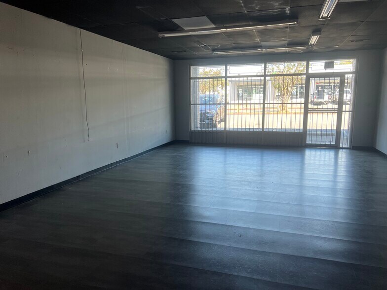Primary Photo Of 7515 Geyer Springs Rd, Little Rock Unknown For Lease