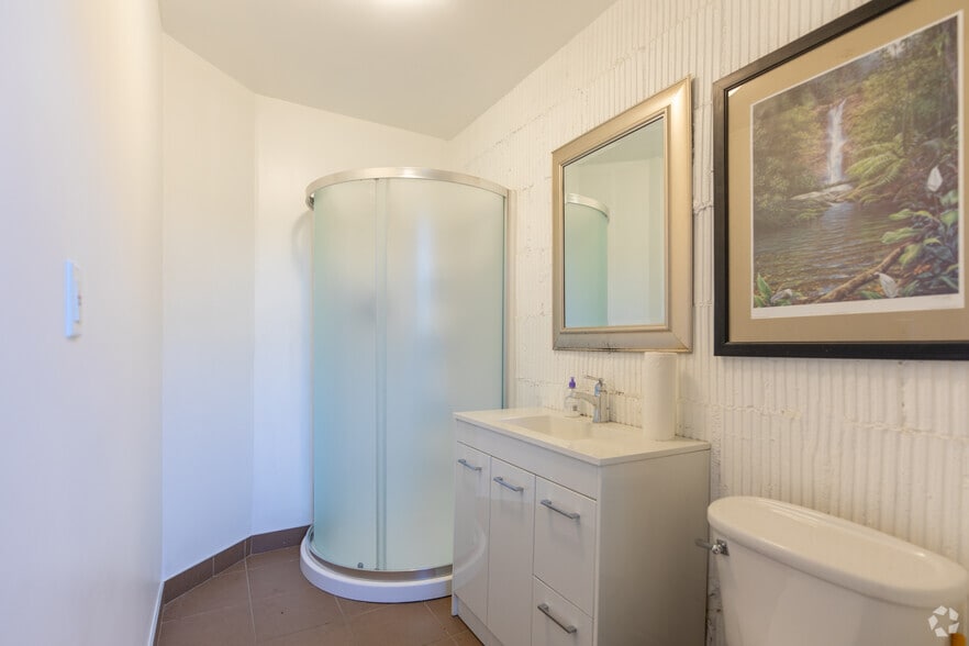 More Photos Of 2480 Dundas St W, Toronto Apartments For Sale