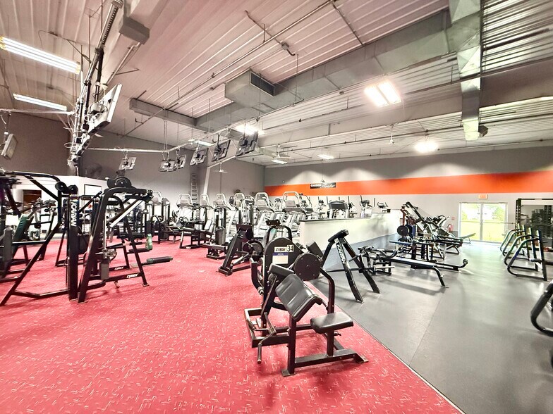 More Photos Of 419 Kays Dr, Normal Industrial For Sale
