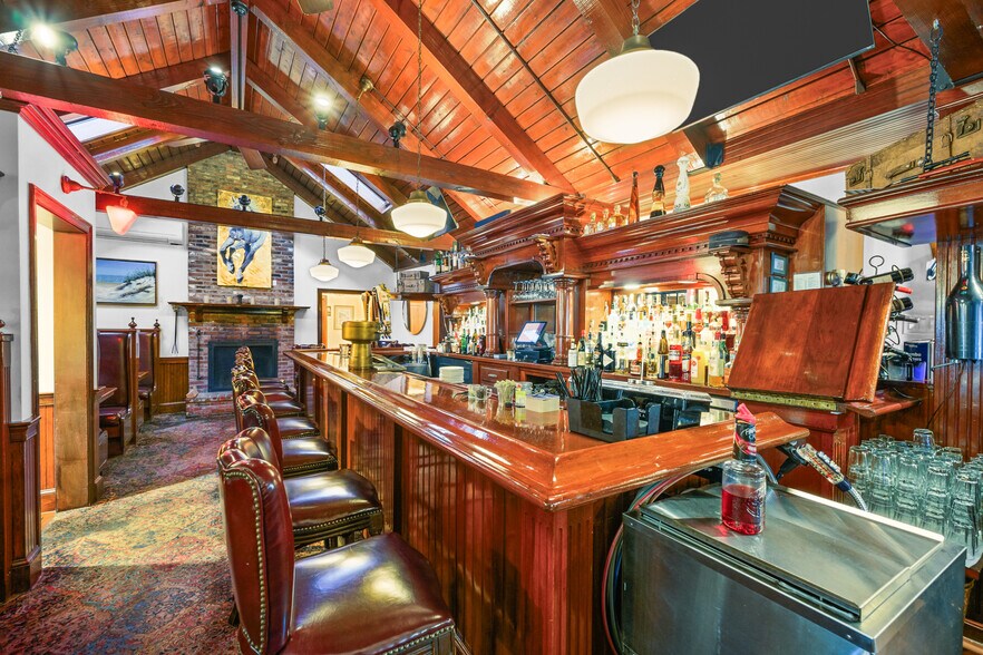 More Photos Of 488 South St, Hyannis Restaurant For Sale