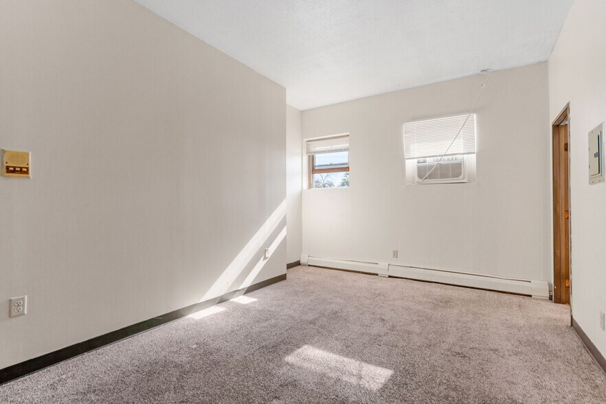 More Photos Of 904 Rice St, Saint Paul Apartments For Lease