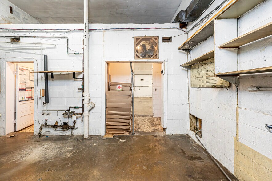 More Photos Of 305 Division St, Jeannette Distribution For Sale