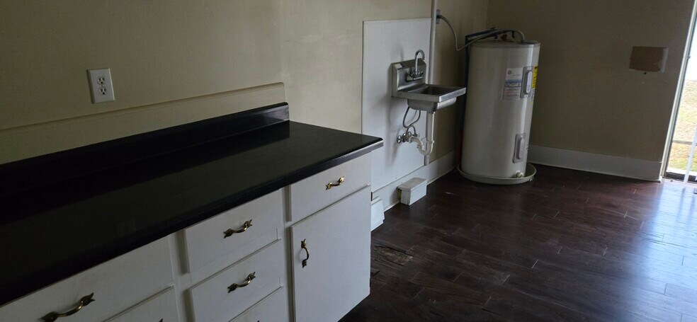 More Photos Of 2304 N Main St, Daphne Office For Lease