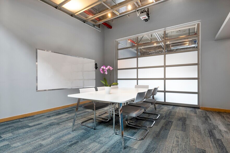 More Photos Of 41 E 11th St, New York Coworking Space
